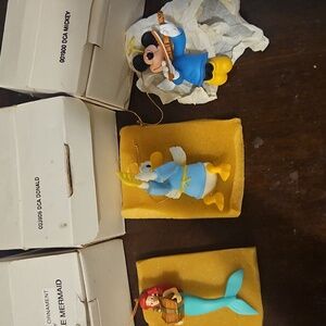 Vintage Disney The image shows a collectible Christmas ornament